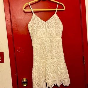 White dress never worn nwt size 4